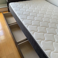 【商談完了品】ダブルベッド Sealy製マットレス【引き取り限定】の画像