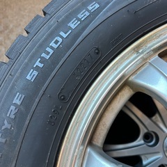 ダンロップ　スタッドレスタイヤ　VELVAのホイル付き　205/65R15 4本セットの画像