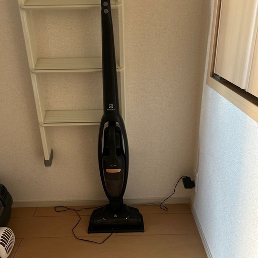 明日捨てます掃除機動作可能　コードレス掃除機　引越しに伴い、12/4で消します。