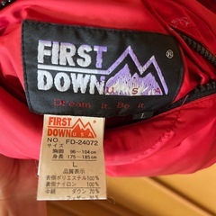 ダウンベスト赤✖️黒リバーシブル
の画像