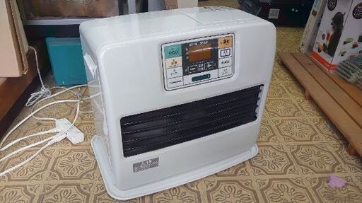 好評完売御礼【美品❗】コロナ 石油ファンヒーター 暖房機器 FH-ST5718BY(W) パールホワイト  木造10畳まで コンクリート13畳