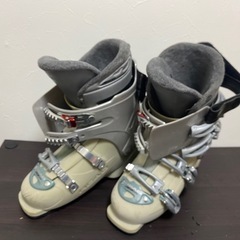 カービングスキー板とブーツ