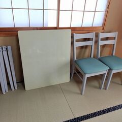 ダイニングテーブル　椅子2脚のセット