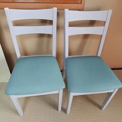 ダイニングテーブル　椅子2脚のセットの画像