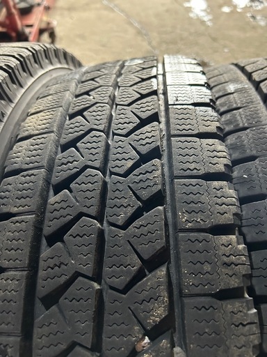 中古スタッドレス 　205/80R17.5  120/128L   W979