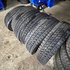 中古スタッドレス 　205/80R17.5  120/128L ...