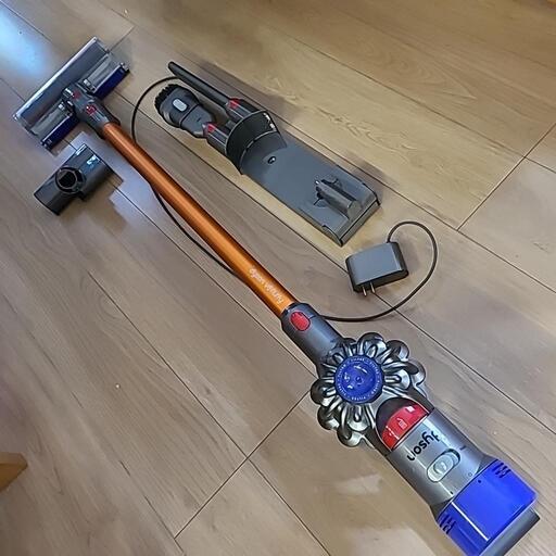 ダイソンV8　本体　充電器　付属ヘッドセット