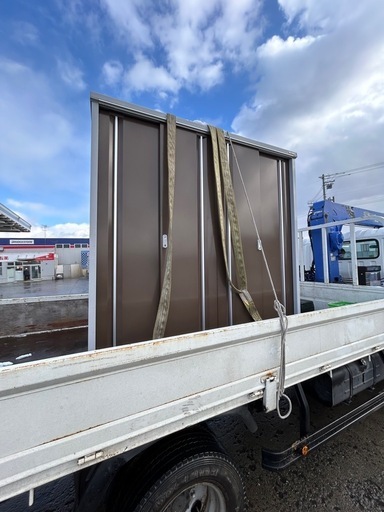 売り切れ　値下げ　小型薄型物置 イナバ 中古美品 棚有り 4枚扉 別途配達可能