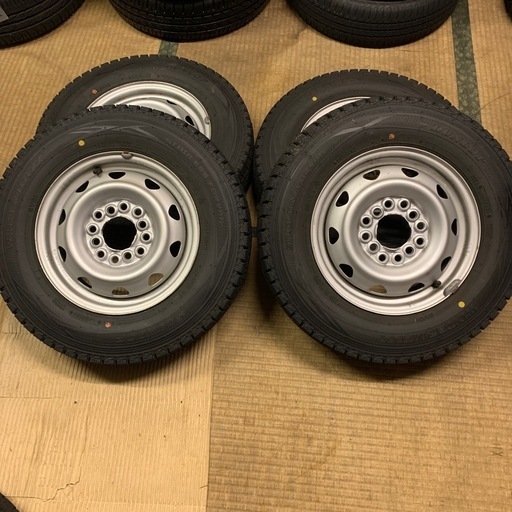 スタッドレスタイヤ