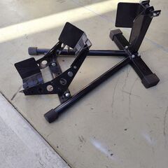 フロントホイールクランプ　バイクスタンド　オートバイ
