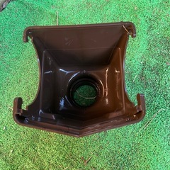 雨どいの上の部分の画像