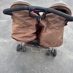 ベビーカー2人乗りの画像