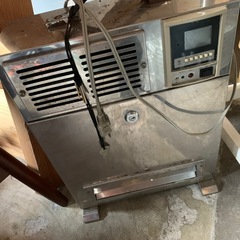 ゴキちゃん、ゴキブリで困ってませんか❓業務用　ゴキブリ駆除機