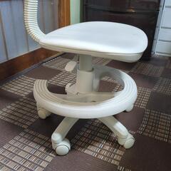 学習椅子チェア白の画像