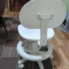 学習椅子チェア白の画像