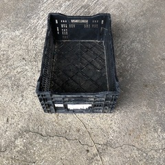 黒コンテナの画像