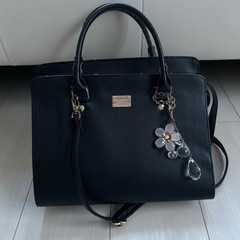 黒いバッグ