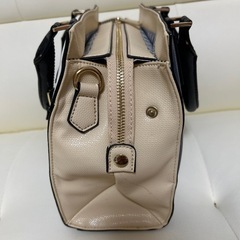 青いバッグの画像