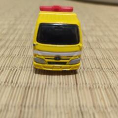 レッカー車　トミカ