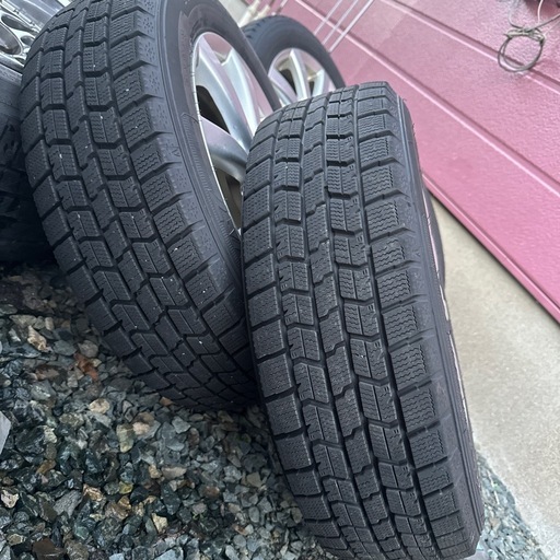 アクア等に！175-65R15ホイール付きスタットレスタイヤ