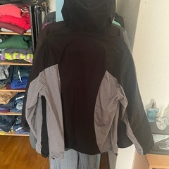 フード付きやや薄手ジャケットの画像