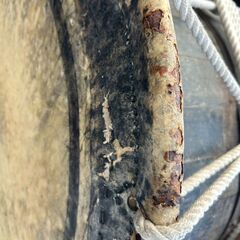 さんさ太鼓 桶胴太鼓 桶太鼓 直径約76㎝ 高さ約54㎝ かつぎ太鼓 和太鼓 和楽器 和打楽器 バチ付き 現状品 ジャンクの画像