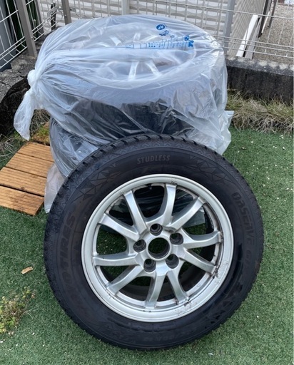 スタッドレスタイヤ　サイズ205/60R16