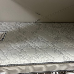 シモンズ　マットレス　　ベッドフレームの画像