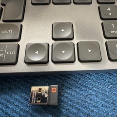 Logicool KX800 MX KEYS & おまけ（マウス、モバイルバッテリー） の画像