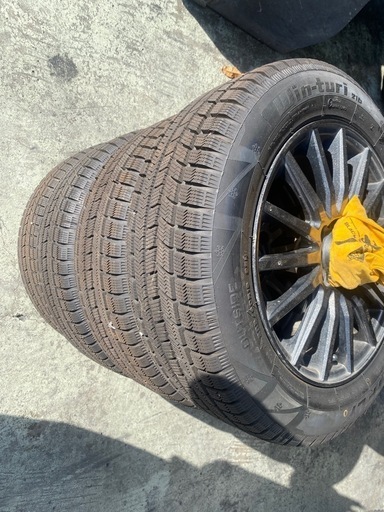 スタッドレスタイヤ205/60R16