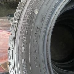 スタッドレスタイヤ205/60R16