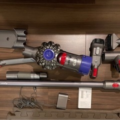 ダイソン Dyson V8 Fluffy + コードレス 掃除機 付属ツール多数