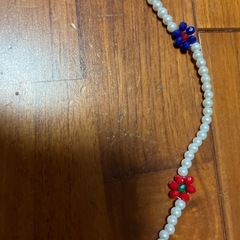 ビーズ花ネックレスの画像