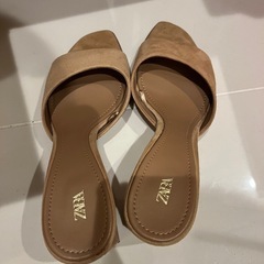 美品　ZARA ヒールミュールサンダル24センチ　スエード素材　 の画像