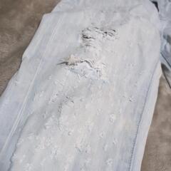 AZUL ダメージジーンズ Sサイズの画像