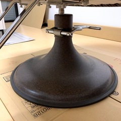  【値段交渉可】油圧式昇降椅子 ビンテージサロン仕様チェア 
自宅にもおしゃれ○ ゆったり椅子の画像