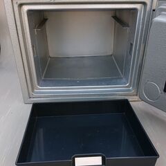 🔴山口市、小型金庫❗￥3300🔴鍵+ダイヤル🔴年式は古いですが実用品です👍の画像