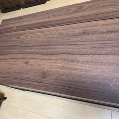 リフトアップ機能付きテーブルの画像