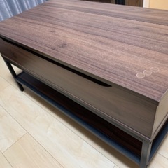 リフトアップ機能付きテーブルの画像