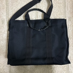 黒いトートバッグ