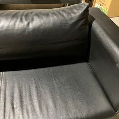革張り黒ソファの画像