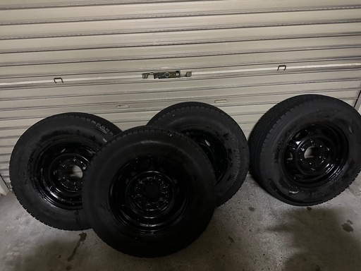 キャラバン　ハイエース　スタッドレスタイヤ　ホイールセット