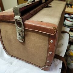 アンティークトランク　見た目はボロボロですが使えますの画像