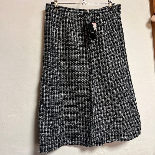 ランタナ　黒と白のチェック柄ひざ丈スカート