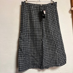 ランタナ　黒と白のチェック柄ひざ丈スカート
