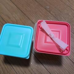 タッパー✕２（トング付き）の画像