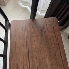 デスクとチェアのセットの画像