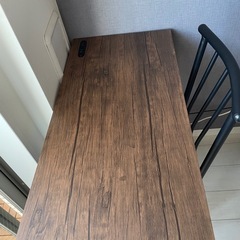 デスクとチェアのセットの画像