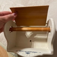 オシャレな陶器なトイレットペーパーホルダー！の画像