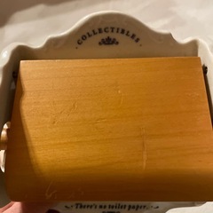 オシャレな陶器なトイレットペーパーホルダー！の画像